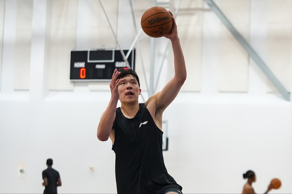 in说, 克森, 脚上穿着拖